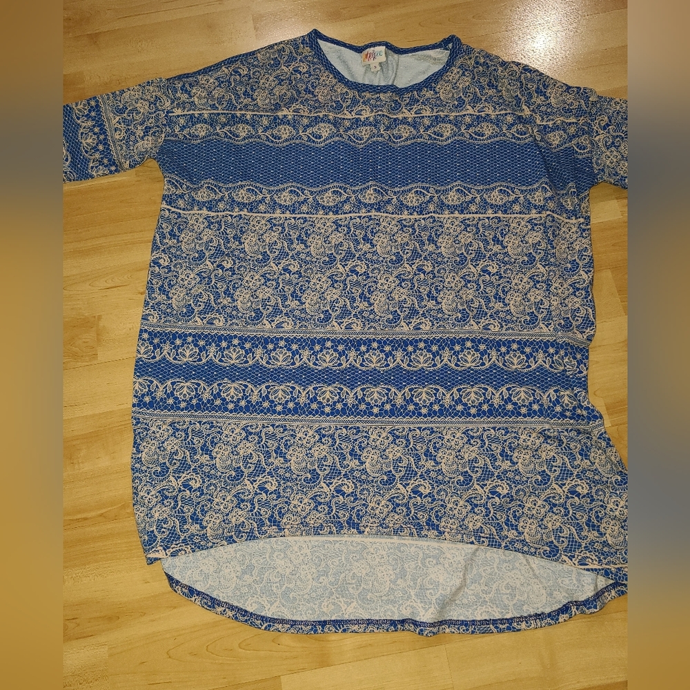 LuLaRoe size small Irma shirt